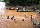 Thailand, Laos Aug02 231  Glade børns leg i Mekong floden Laos